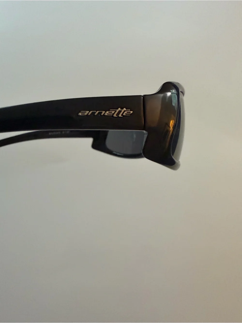 Arnette Women’s Black Polarized Wrap Sunglasses + New Case